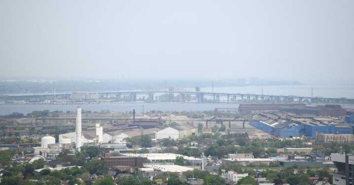 Western wildfires spur air pollution warning in Hamilton