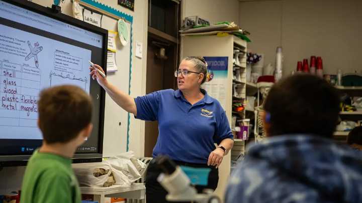 It’s expensive to become a teacher in California. This bill would pay those who try