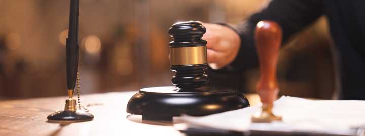 Hombre recibe tres cadenas perpetuas por el asesinato de su novia embarazada y de una empleada de tienda