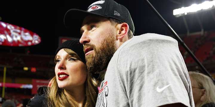 Taylor Swift and Travis Kelce Spotted Holding Hands While Enjoying a Date Night