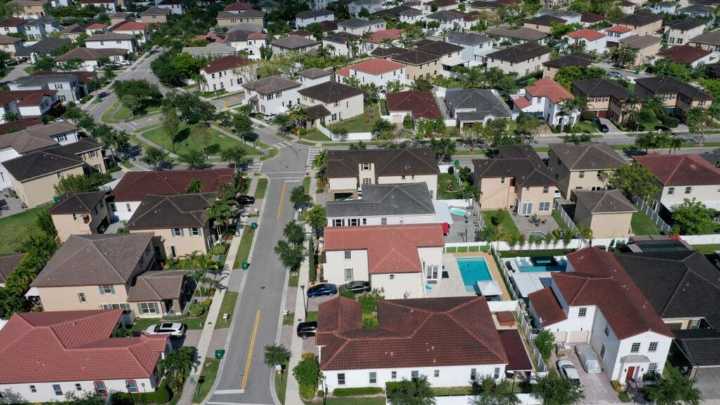 Piden bajar impuestos a la propiedad en Miami