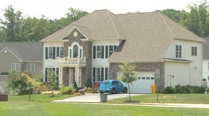 U.S. pending home sales lag as prices, interest rates rise