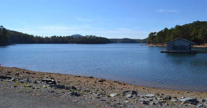 Officials searching for teen after empty boat found circling in Lake Allatoona