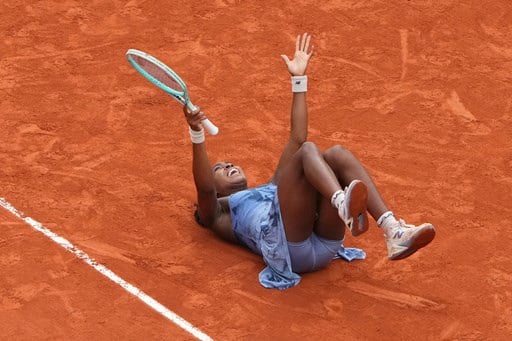 Coco Gauff defeats top-ranked Aryna Sabalenka in 3 sets to win her first French Open title