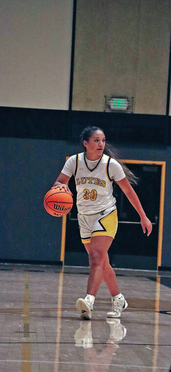 Samura returns home: 2024 HPA grad transfers from PLU hoops to UH