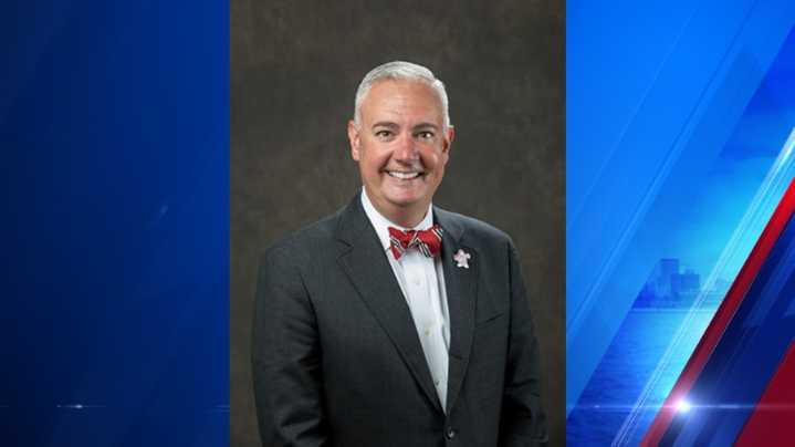 WKU votes to extend contract of current president