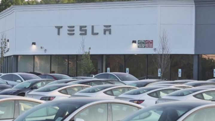 Tesla protests persist in Seattle as Musk and Trump feud