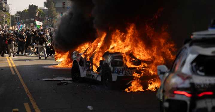 Los Angeles anti-ICE protesters clash with police, set fires downtown amid National Guard deployment