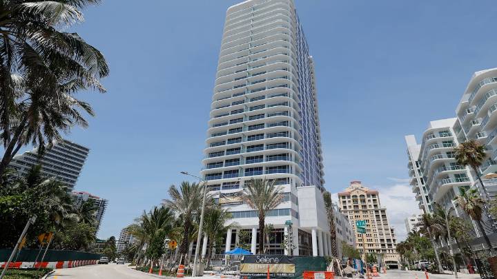 Condo sues developer of tallest twin towers in Florida beach city over blocked view