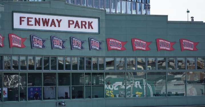 Brothers bring boxing back to Fenway after 70 years