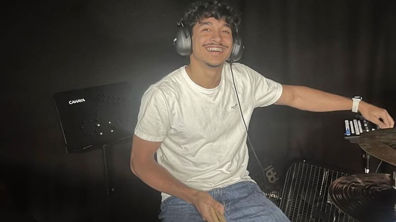A community rallies for the release of a beloved high schooler detained by ICE