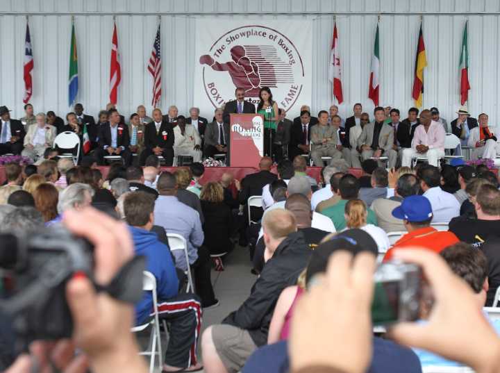 Kika Chávez ingresa al Salón de la Fama del Boxeo