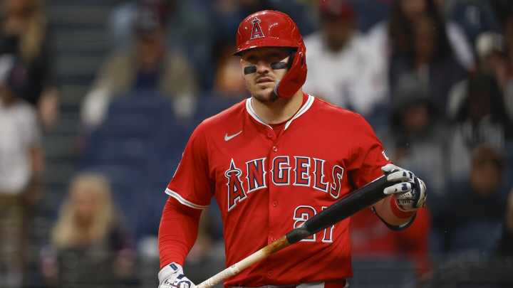 Mike Trout's Super Bowl bat message becomes a baseball card