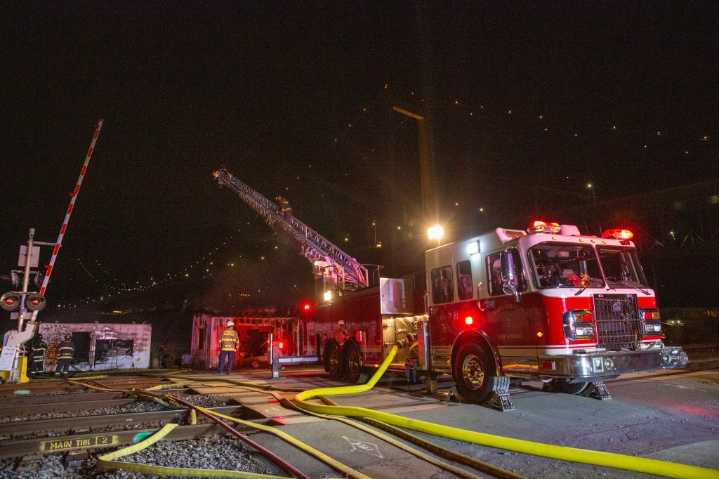 Overnight East Bay wildfire burns six acres