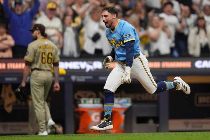 Brewers walk off on Padres, even series at one game apiece