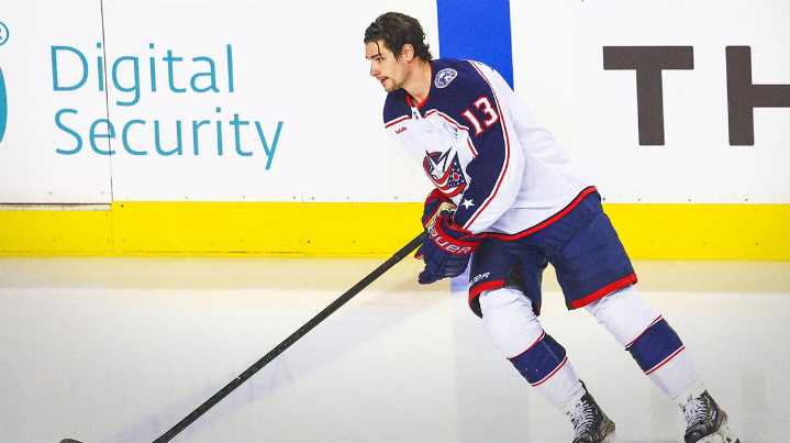 Blue Jackets’ Sean Monahan gets emotional surprise with Bill Masterton win