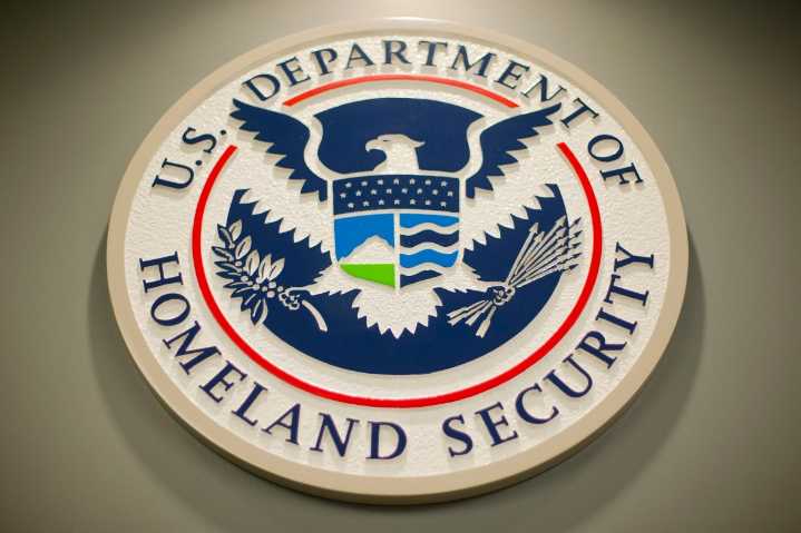 DHS detuvo a más de 70 migrantes en un club nocturno dirigido por un cártel en Carolina del Sur