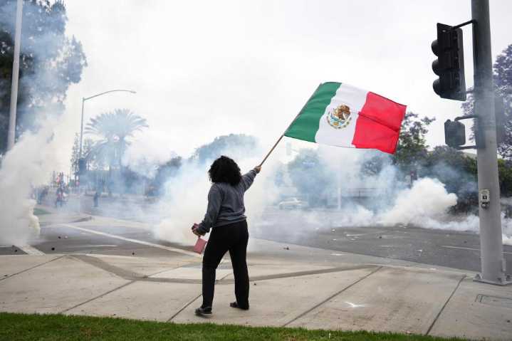 Llegan a Los Ángeles efectivos de la Guardia Nacional despachados por Trump para sofocar protestas
