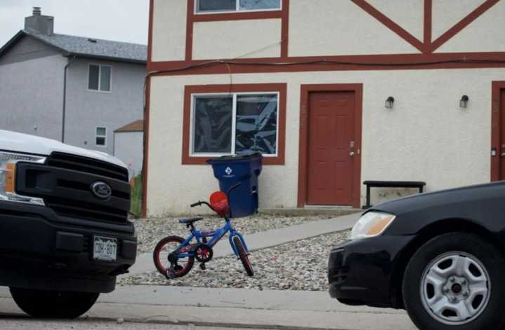 Juez detiene deportación de familia del sospechoso del ataque en Colorado