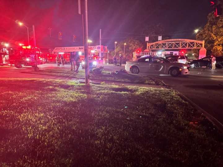 2 Noblesville police officers hospitalized after crash in Indianapolis