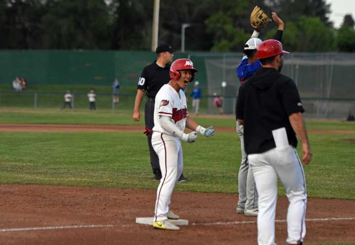 7-run inning propels Mavs over Bombers Friday