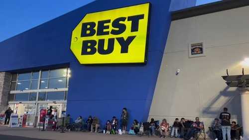 Nintendo-lovers wait in long line outside Glendora Best Buy for Switch 2