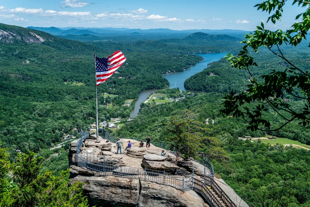 Chimney Rock: abre sus puertas joya natural de Carolina del Norte