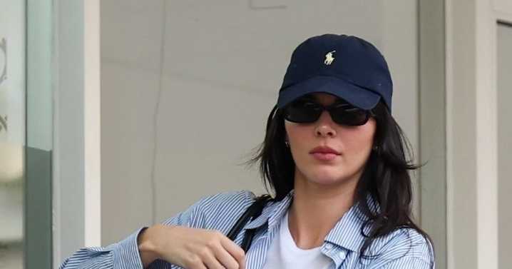 Kendall Jenner's Thong Sandals & Jeans Are the Perfect Low