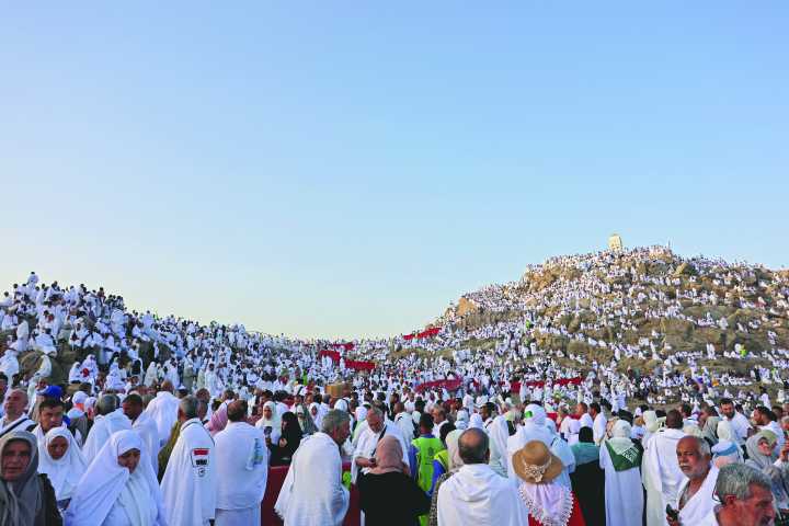 Pilgrims ascend Mount Arafat for Hajj climax