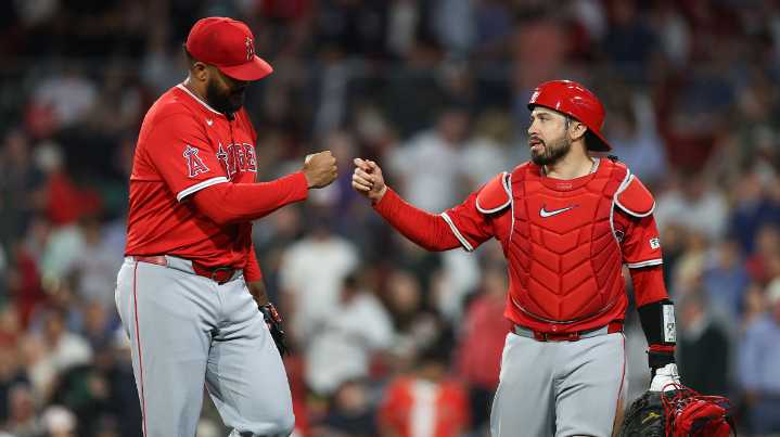 2 Angels players make history in 5-4 win over Mariners