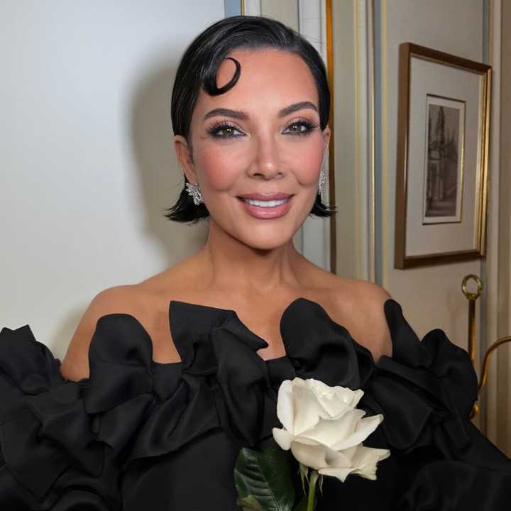 Kris Jenner Sells T-Shirt About Face Lift, Plastic Surgery