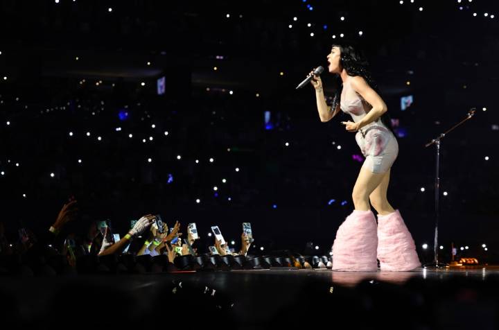 Man Arrested Following Stage Invasion at Katy Perry’s Sydney Show