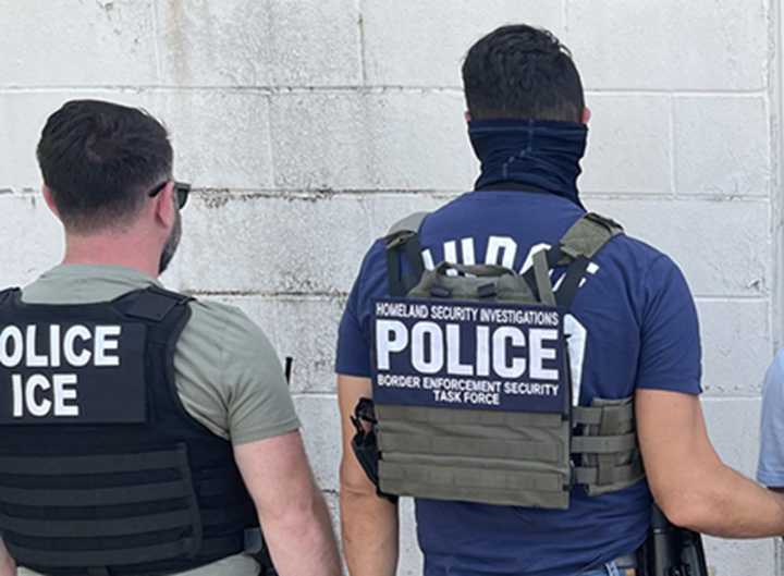 Inmigrantes deportados a Sudán del Sur siguen encerrados en contenedor de carga militar en Yitubi