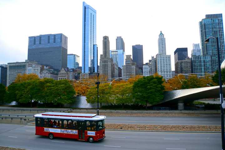 Bronzeville Art Trolley Tour is back with free nighttime gallery tours