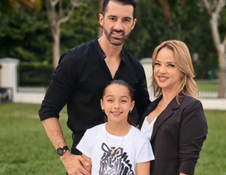 Alaïa rinde homenaje a "papi y mami" y ¡Adamari López y Toni Costa se derriten de amor!