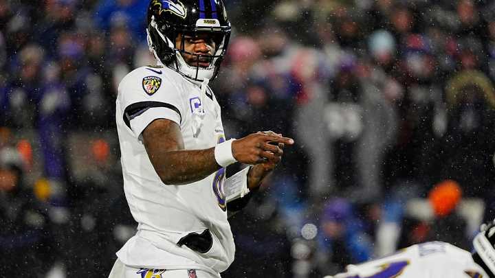Ravens in early stages of Lamar Jackson contract extension talks