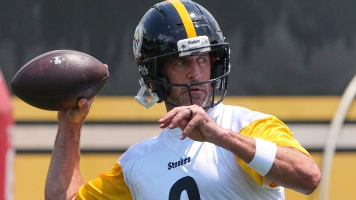 Aaron Rodgers reveals marriage during Steelers debut