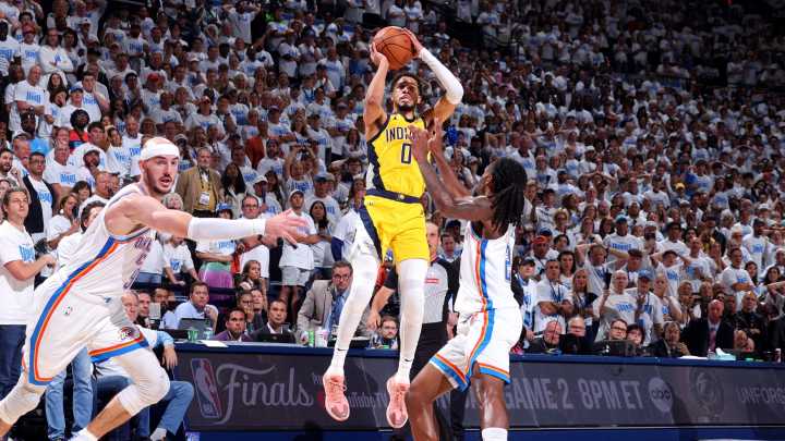 Tyrese Haliburton's last-second jumper lifts Pacers over Thunder in Game 1