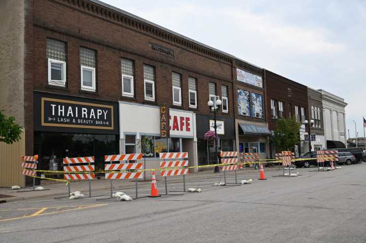 Alert workers clear building during downtown fire