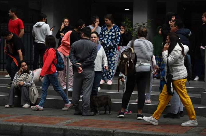 Un fuerte y largo sismo sacudió a Colombia