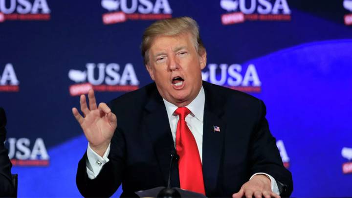 Trump’s Cozy Photo With Ex Sparks Speculation About Marriage Trouble With Melania