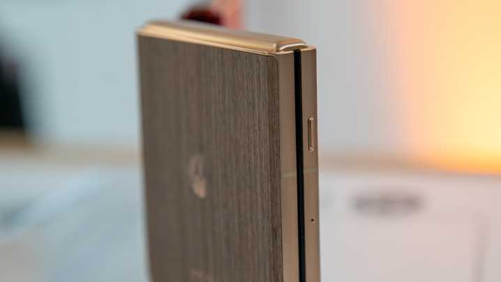 The Razr Ultra fumbles this key feature, but Google and Samsung can and should do it better