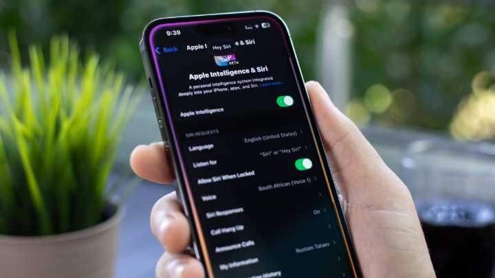 Why We're Not Getting That AI-Powered Siri Anytime Soon