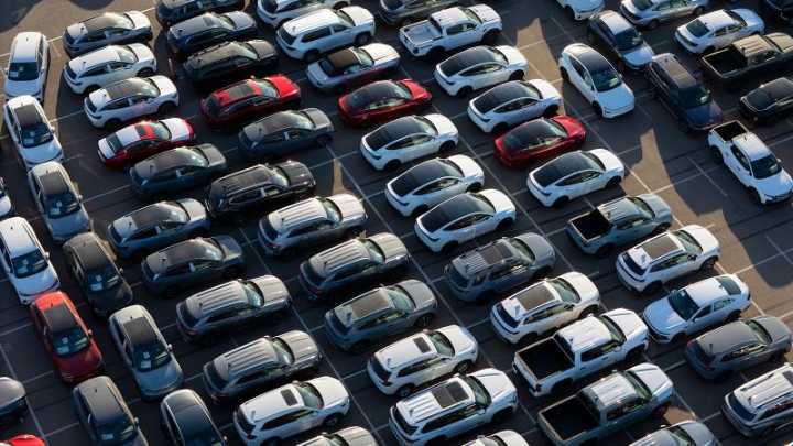 Car prices hold steady in May despite tariffs