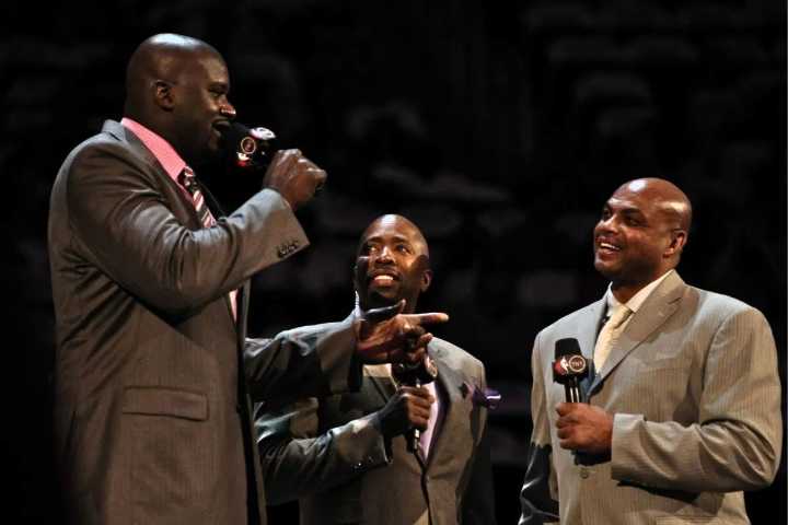 Fans Rally Behind Charles Barkley as Shaquille O’Neal’s Trump Card Finally Falls on TNT Farewell Night Charles Barkley and Shaquille O’Neal share an unexpected moment on Inside the NBA’s farewell nigh