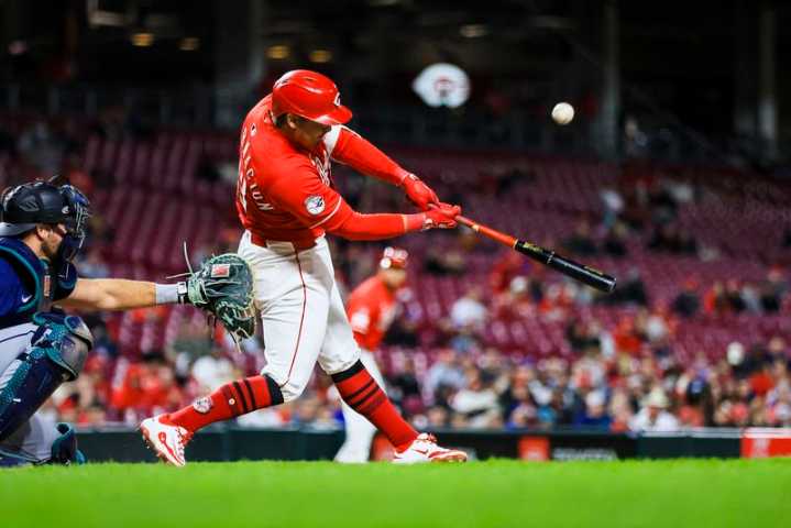 Reds return 1B Christian Encarnacion
