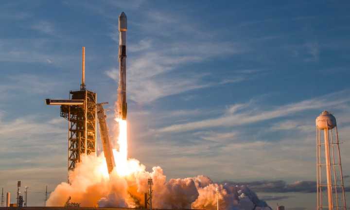 SpaceX marks 500th Falcon launch with Starlink 11