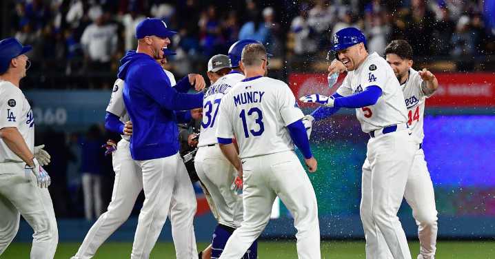 Freeman scores free runner to walk