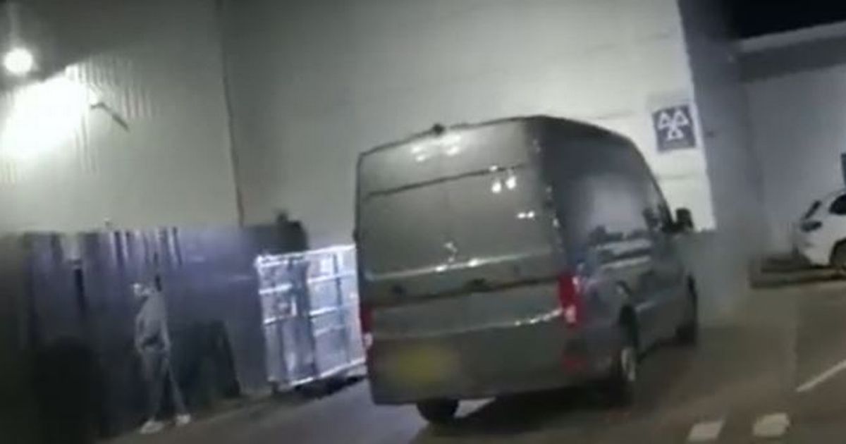 Police swoop on suspected thieves at Kent car dealership