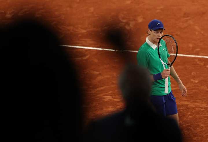 Sinner no se apiada de nadie, tampoco del heroico Djokovic